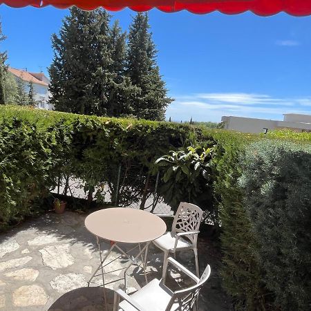 Charmant Studio Avec Terrasse Et Parking A Vence Exterior foto